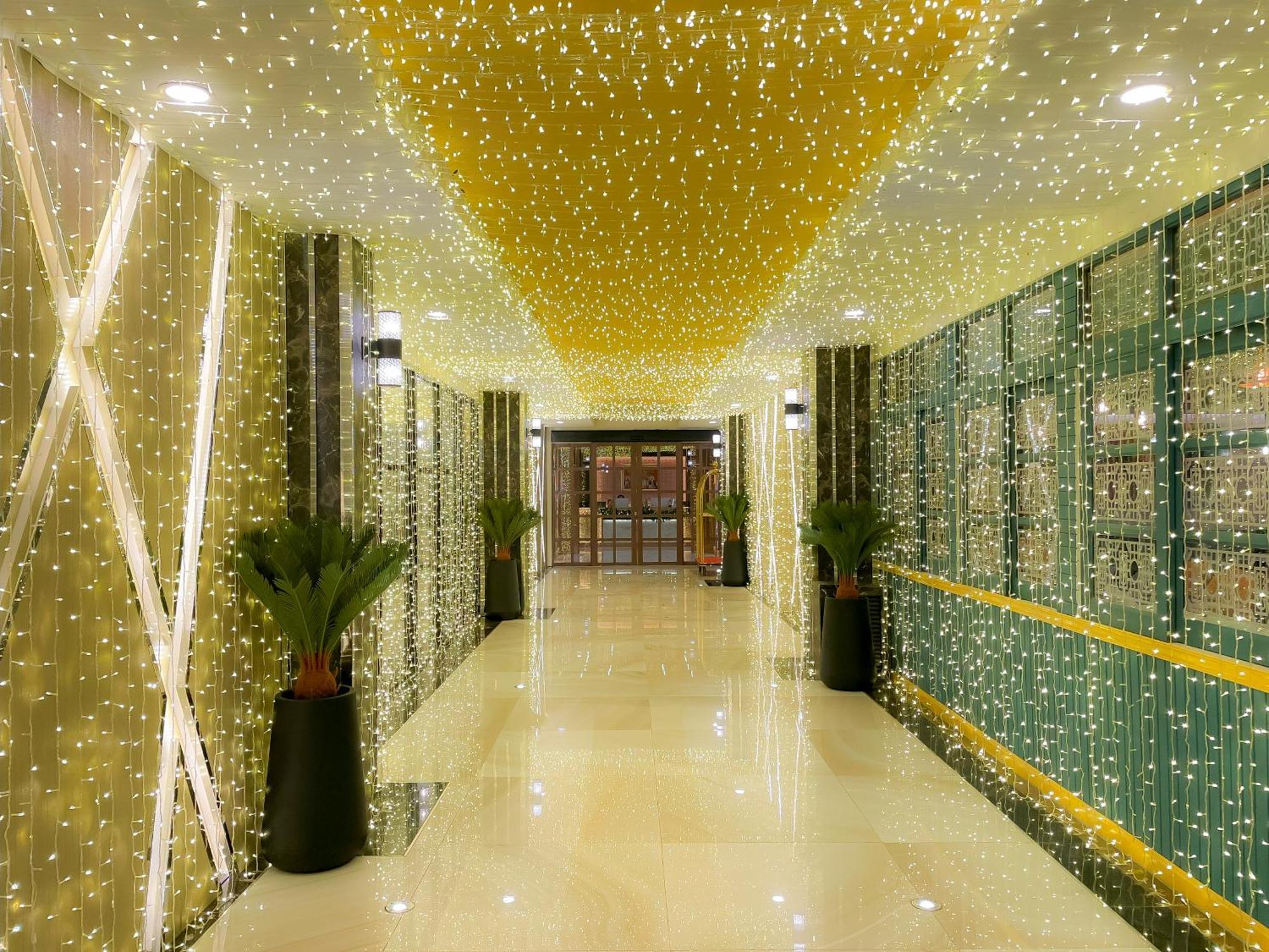 Clarian Hotel Beach Patong Exterior foto
