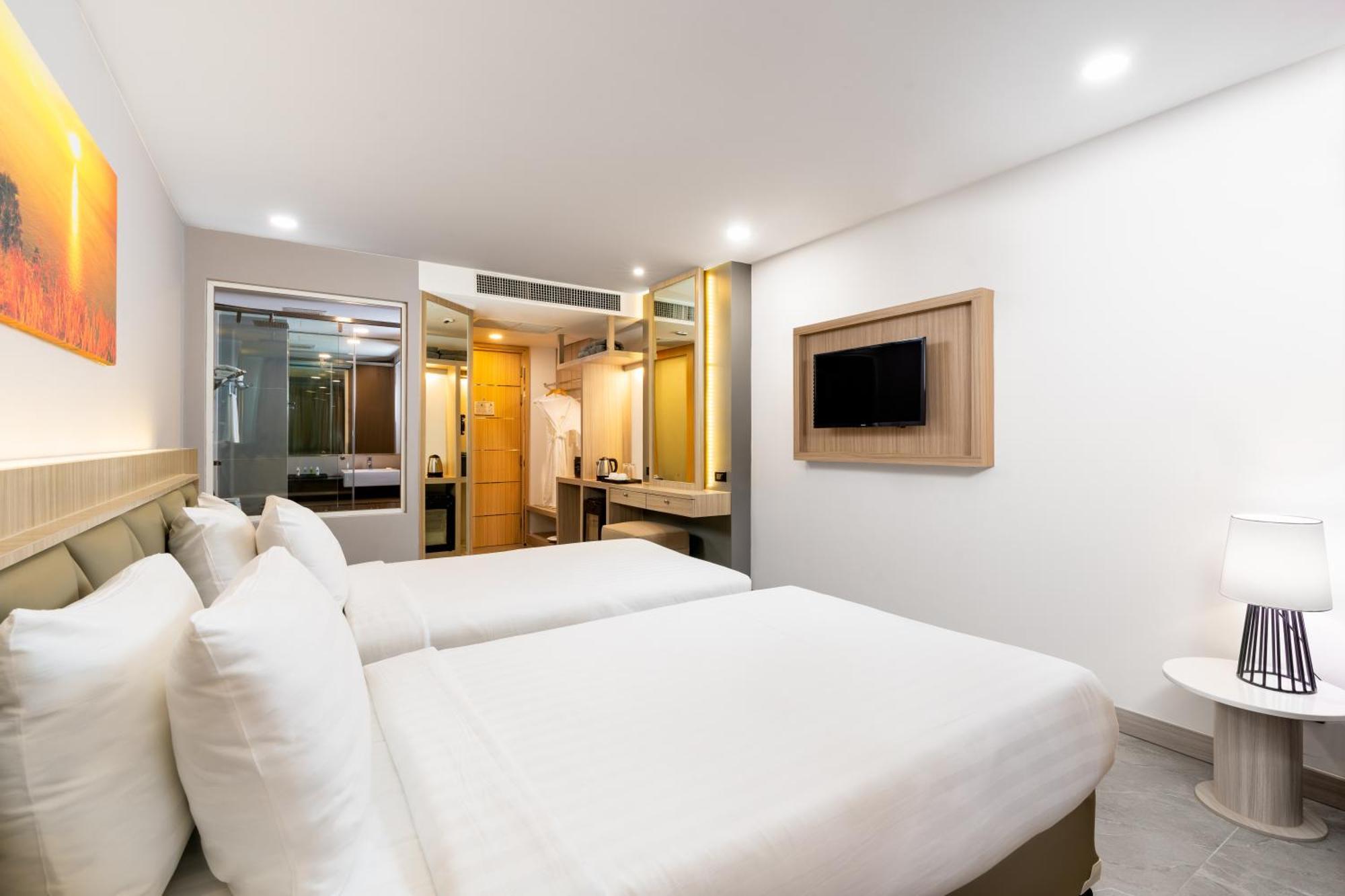 Clarian Hotel Beach Patong Exterior foto