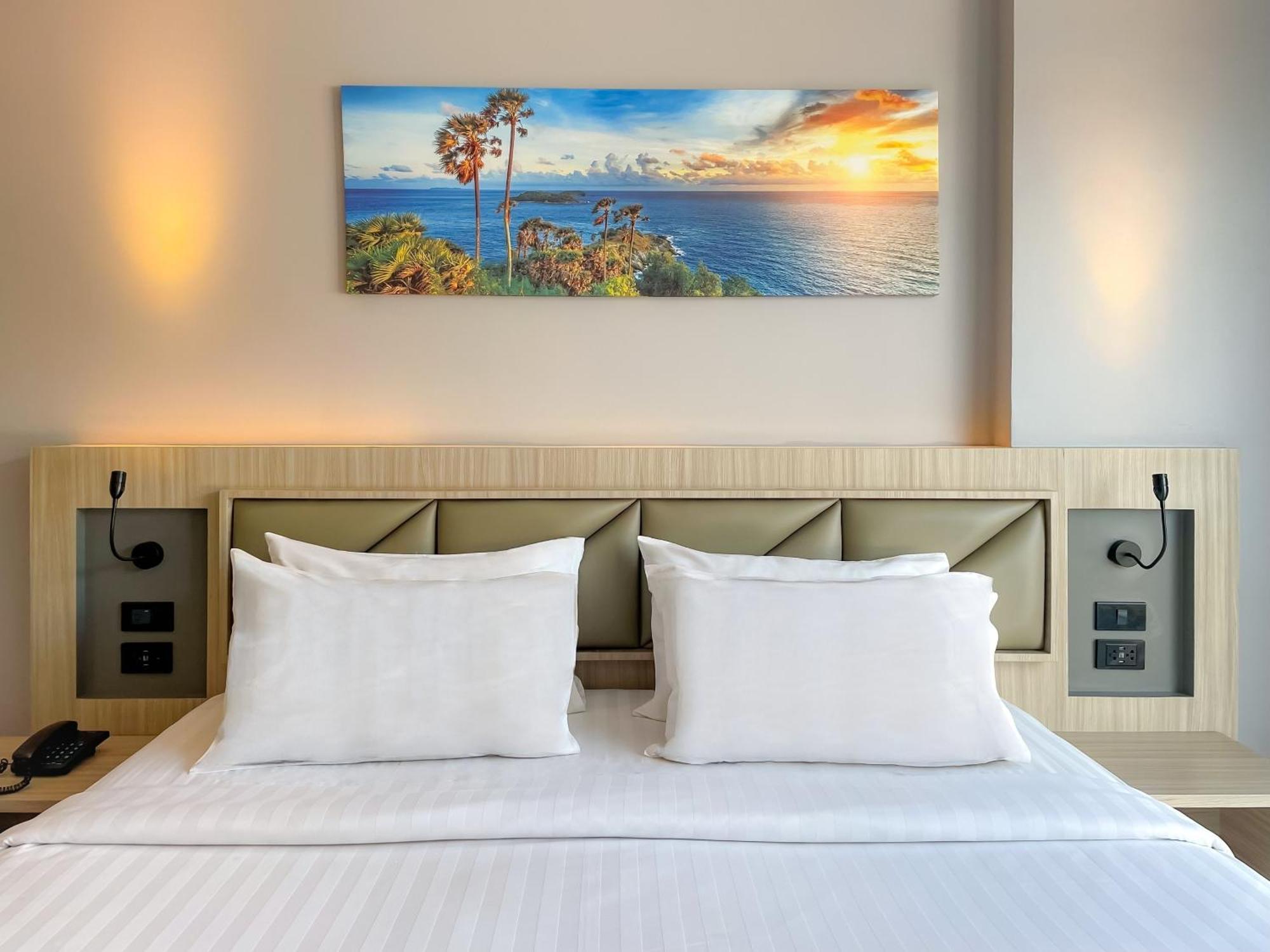 Clarian Hotel Beach Patong Exterior foto