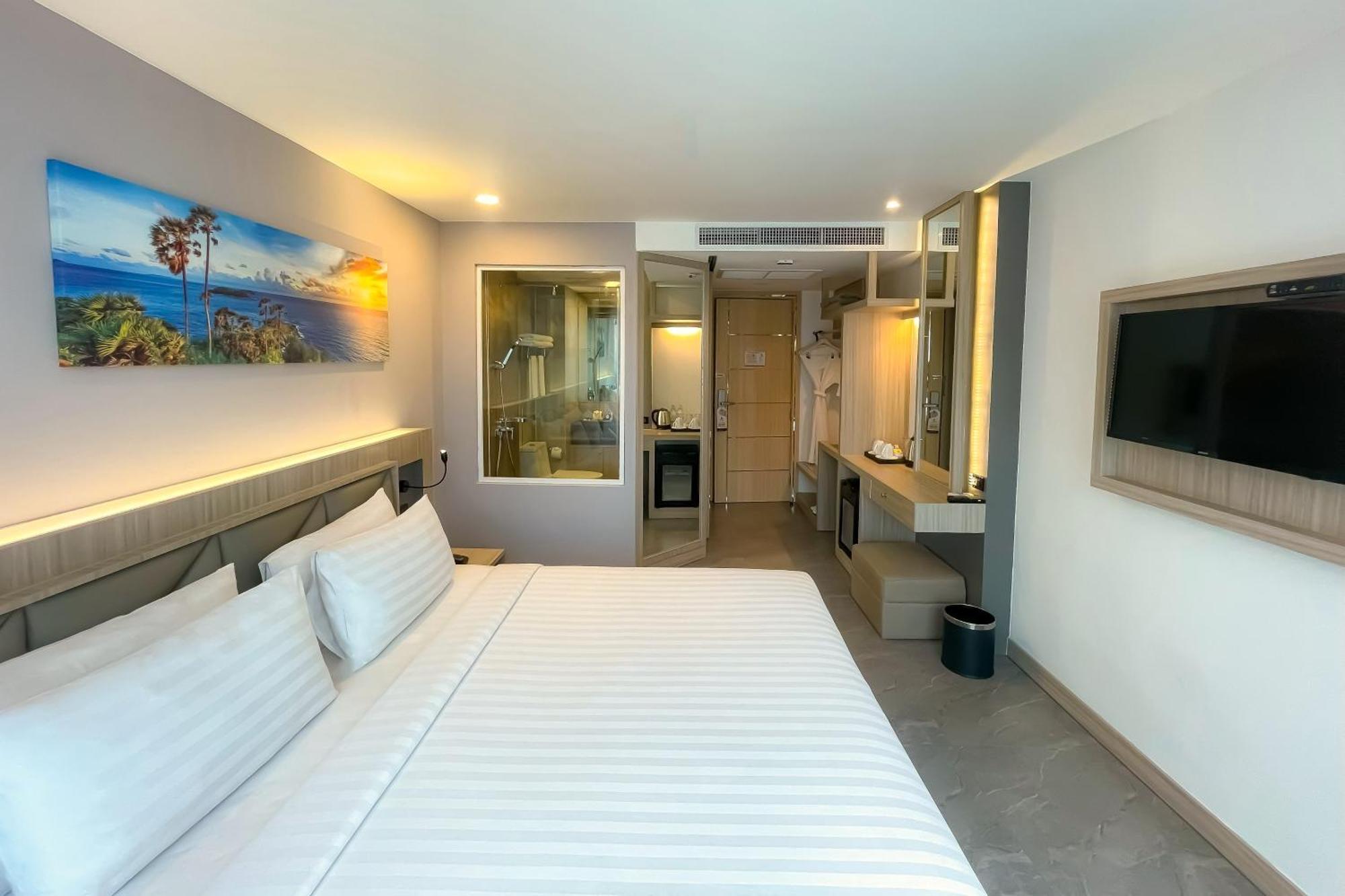 Clarian Hotel Beach Patong Exterior foto