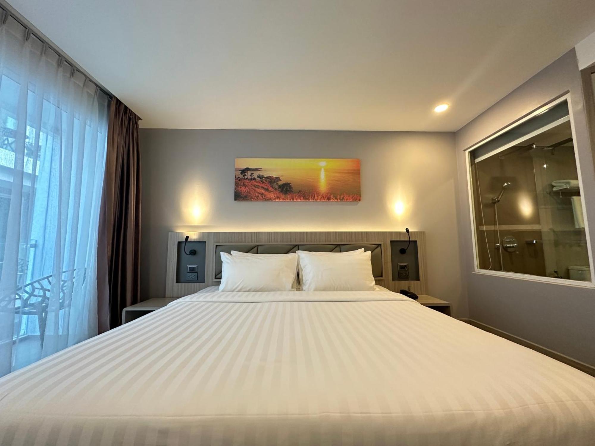 Clarian Hotel Beach Patong Exterior foto