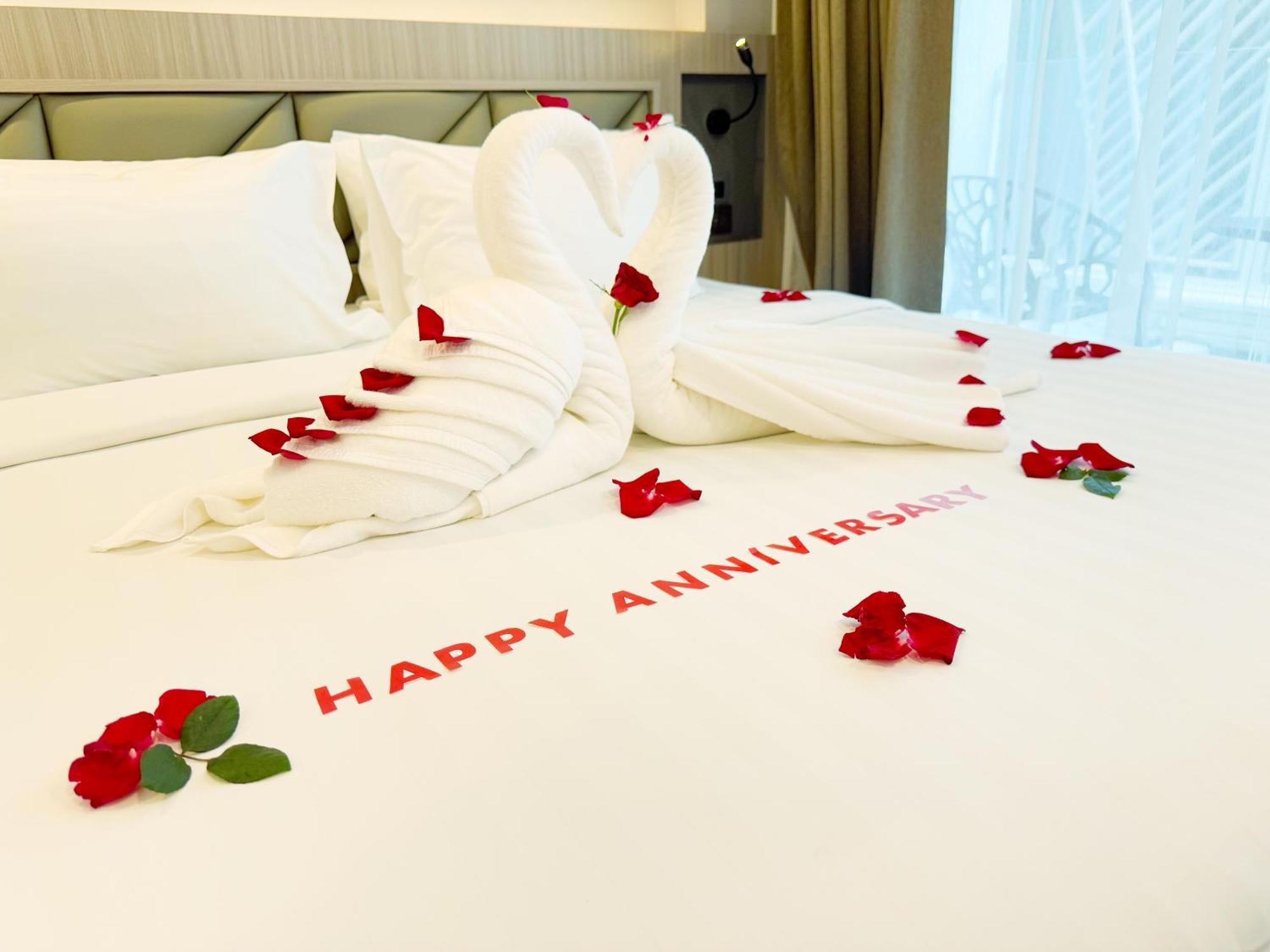 Clarian Hotel Beach Patong Exterior foto