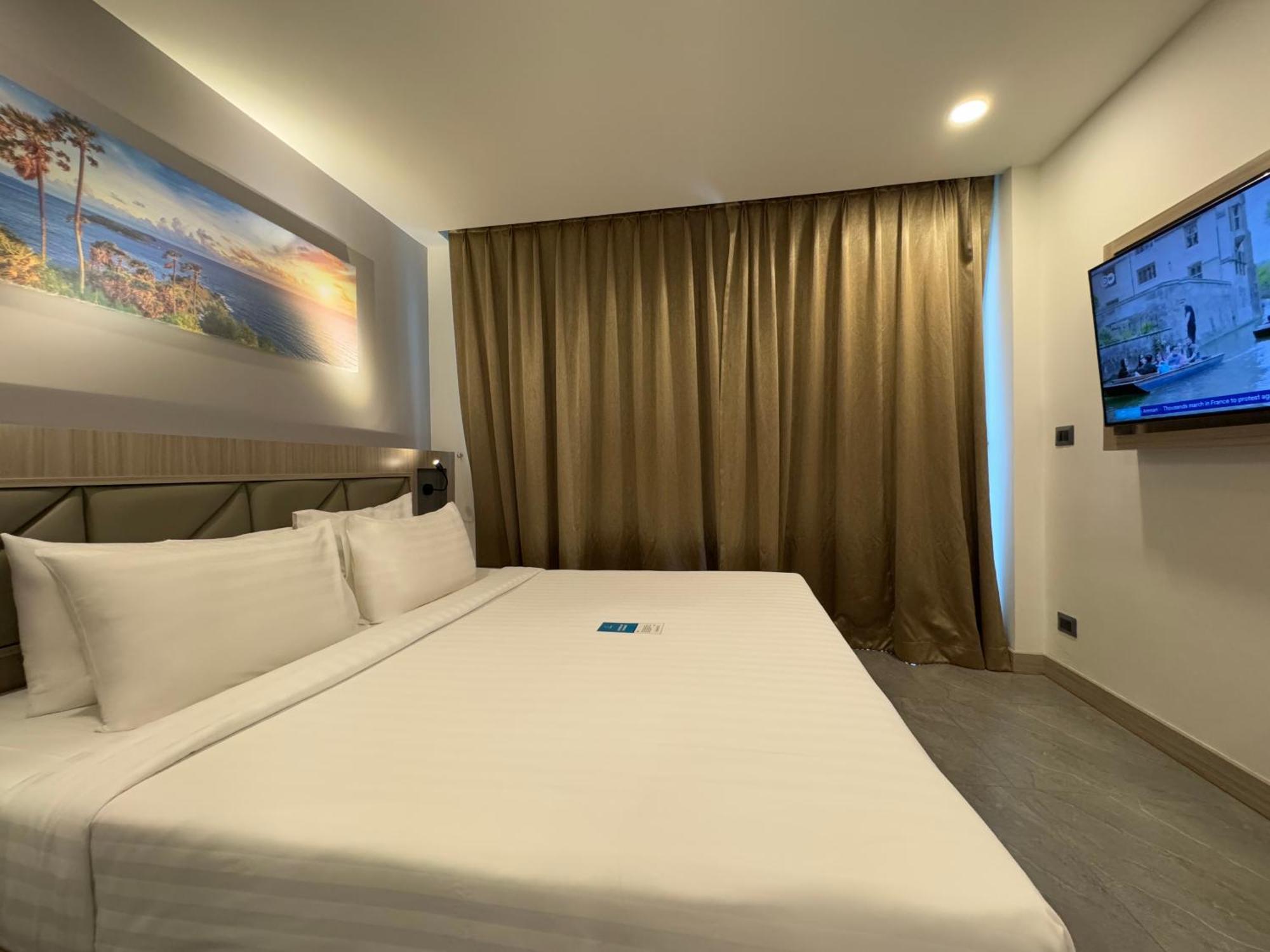 Clarian Hotel Beach Patong Exterior foto