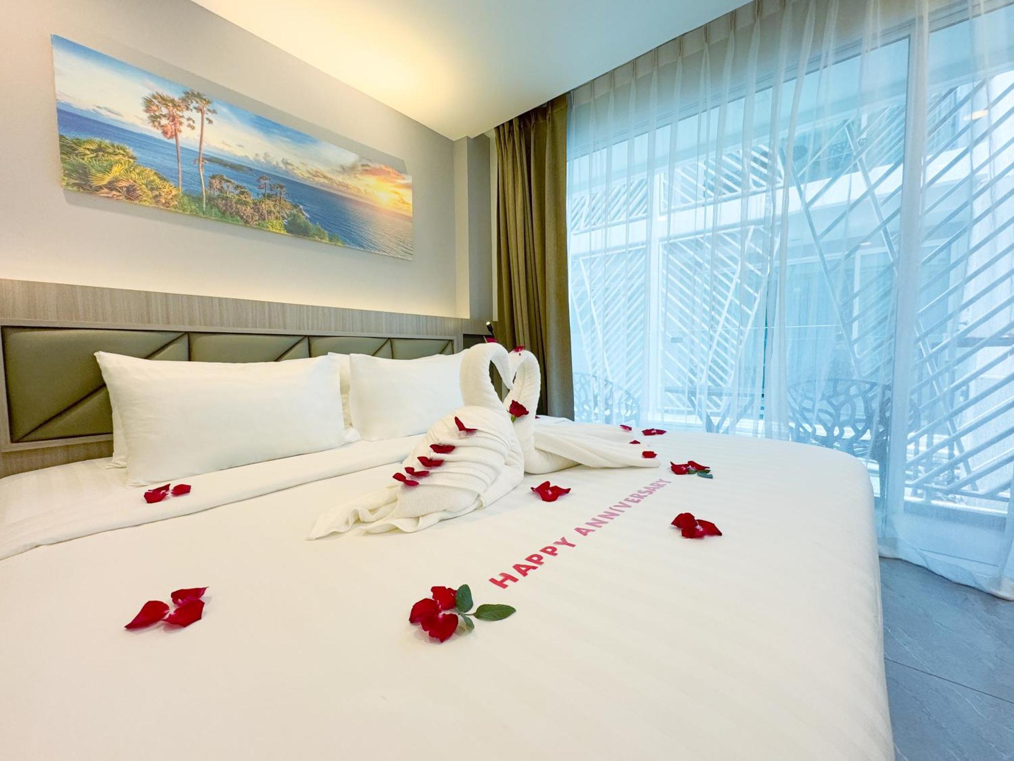 Clarian Hotel Beach Patong Exterior foto