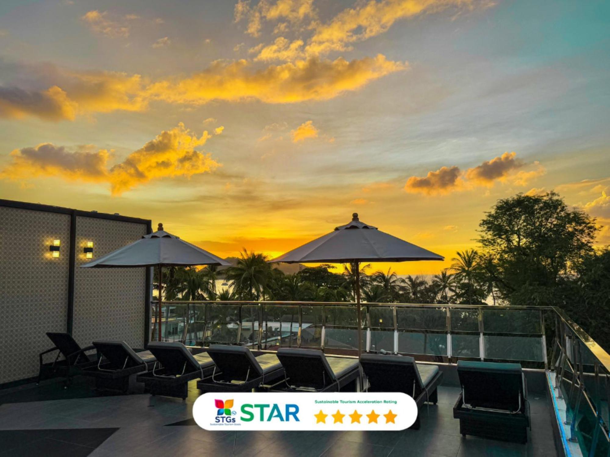 Clarian Hotel Beach Patong Exterior foto