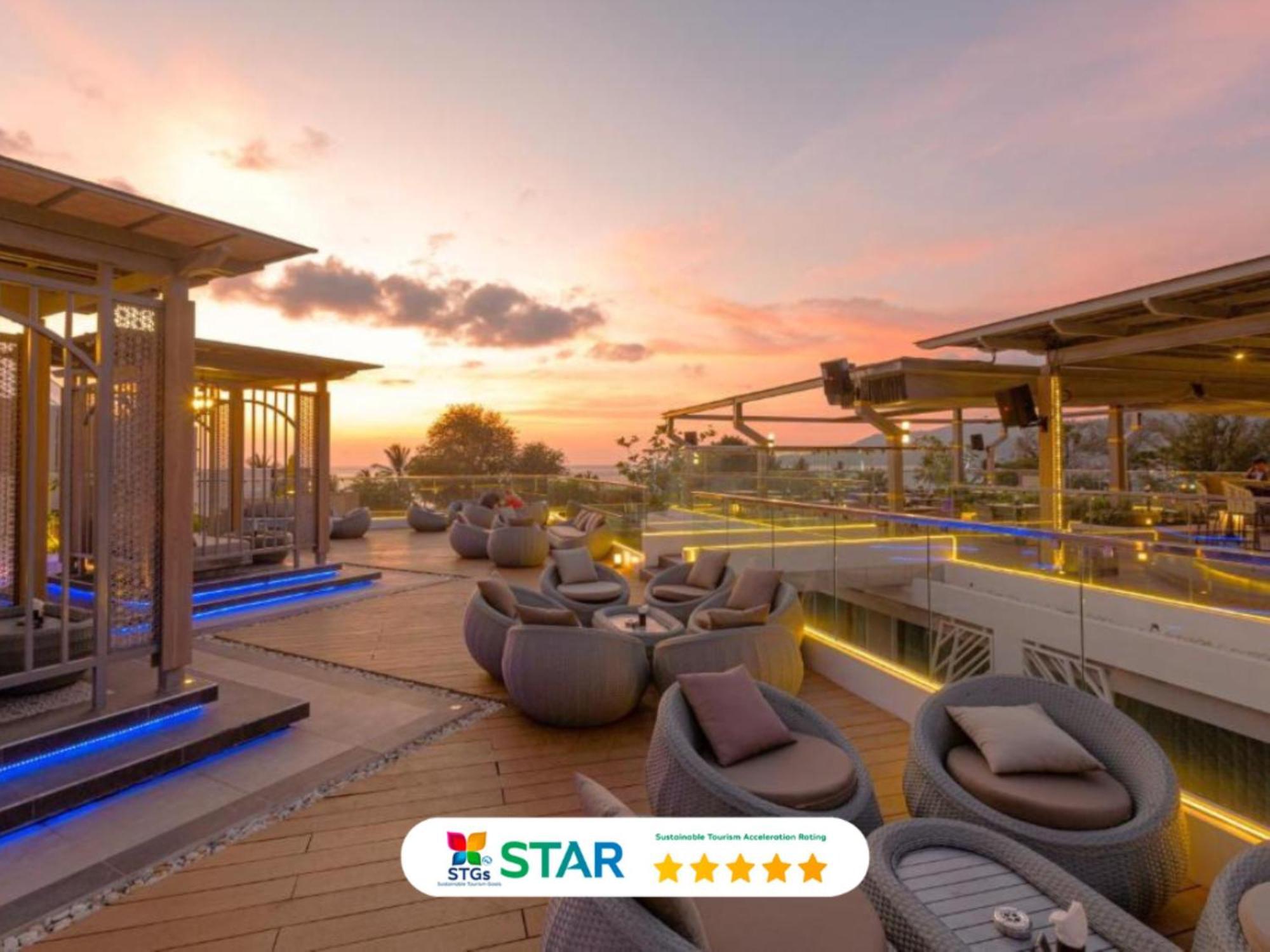 Clarian Hotel Beach Patong Exterior foto