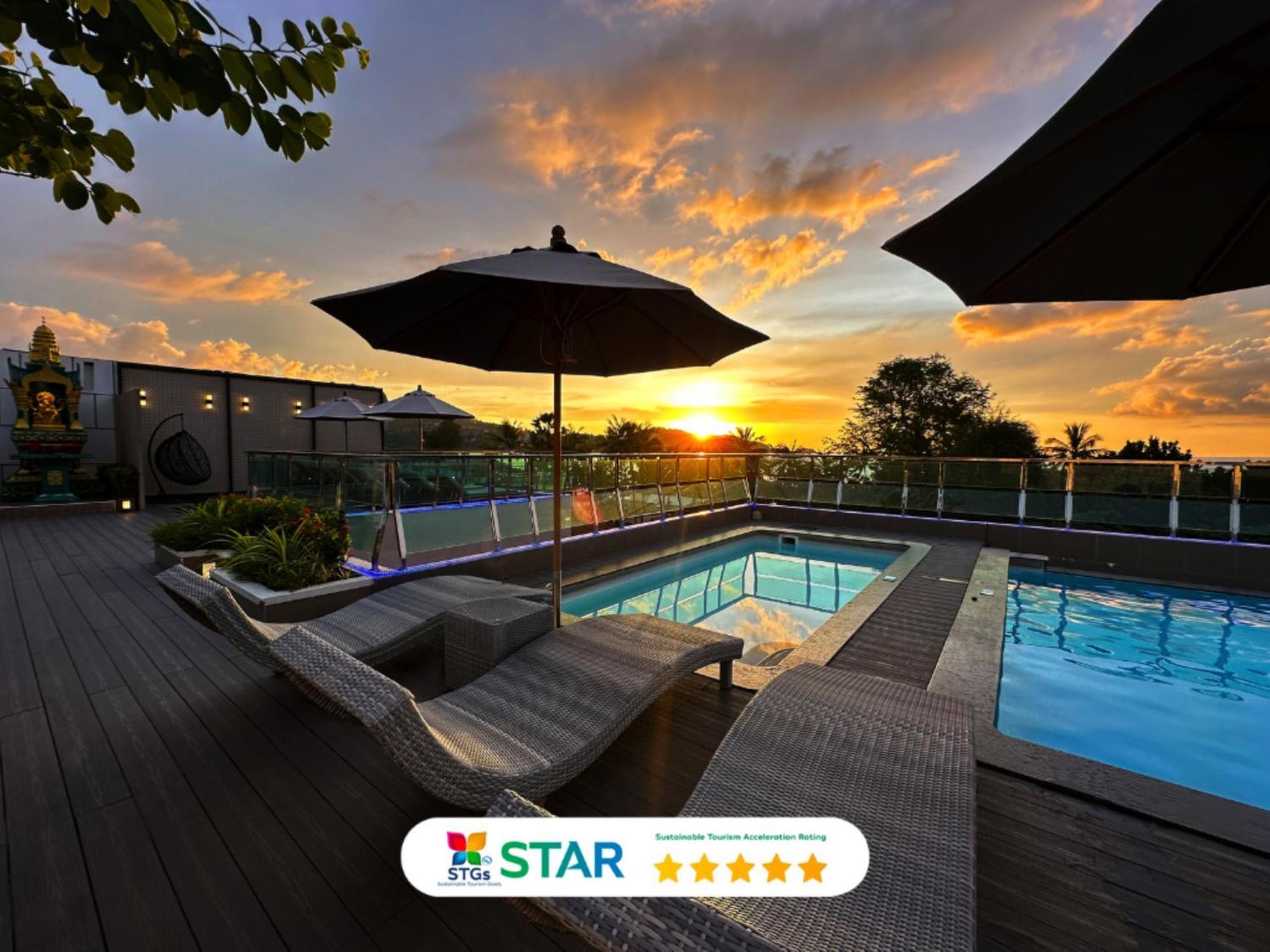 Clarian Hotel Beach Patong Exterior foto