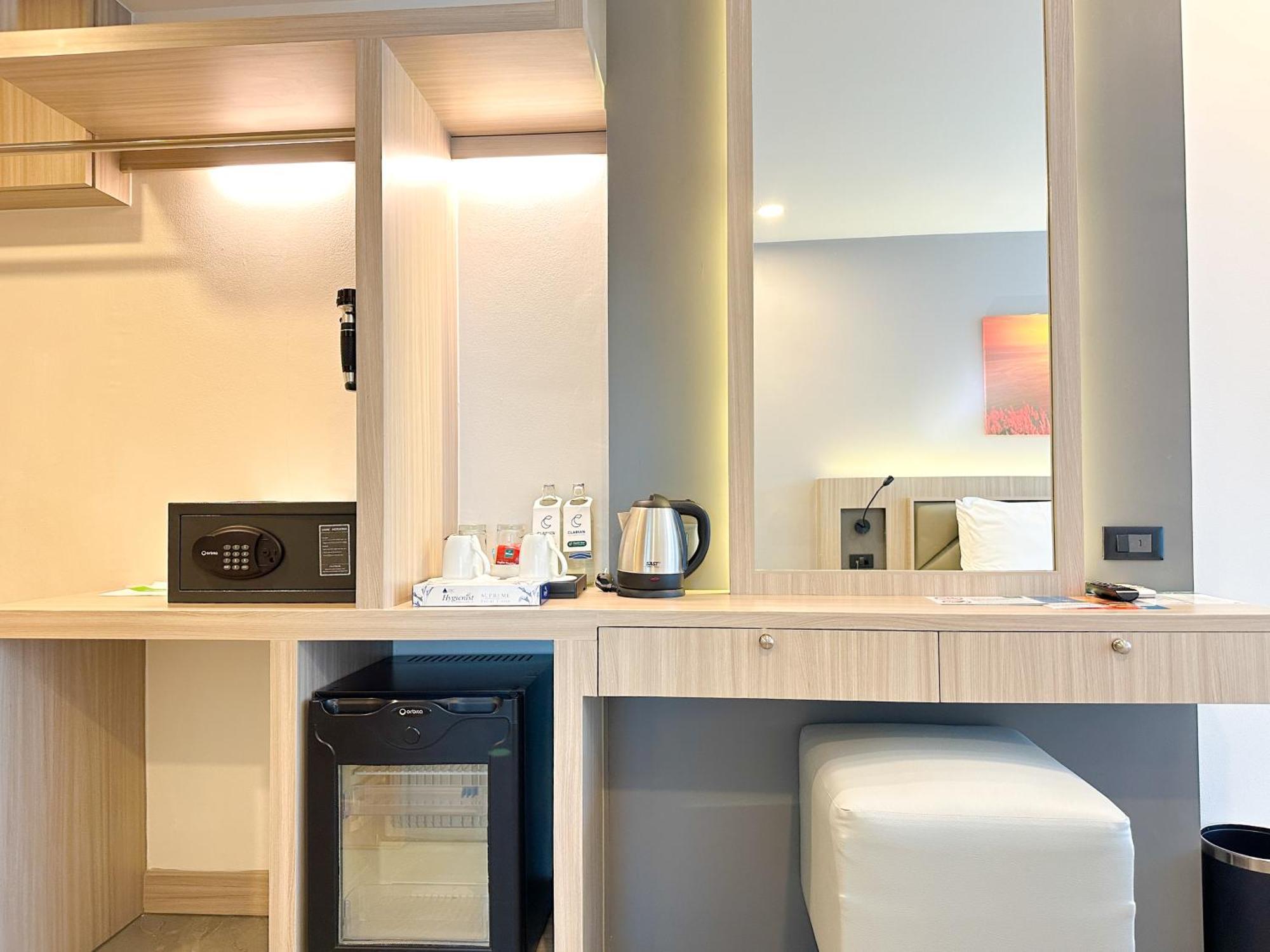Clarian Hotel Beach Patong Exterior foto