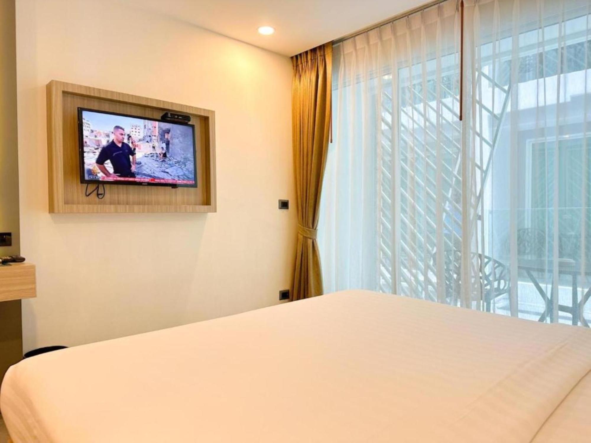 Clarian Hotel Beach Patong Exterior foto