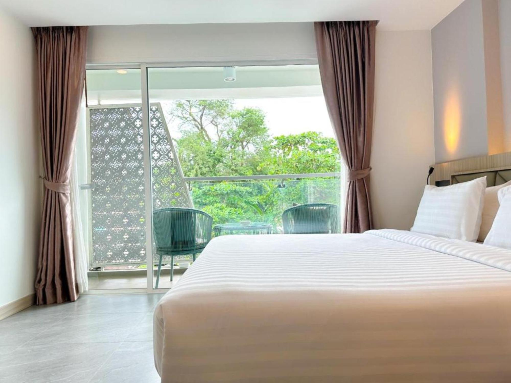 Clarian Hotel Beach Patong Exterior foto