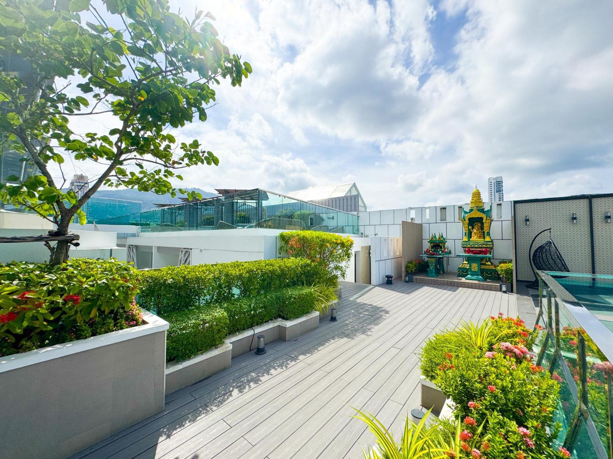 Clarian Hotel Beach Patong Exterior foto