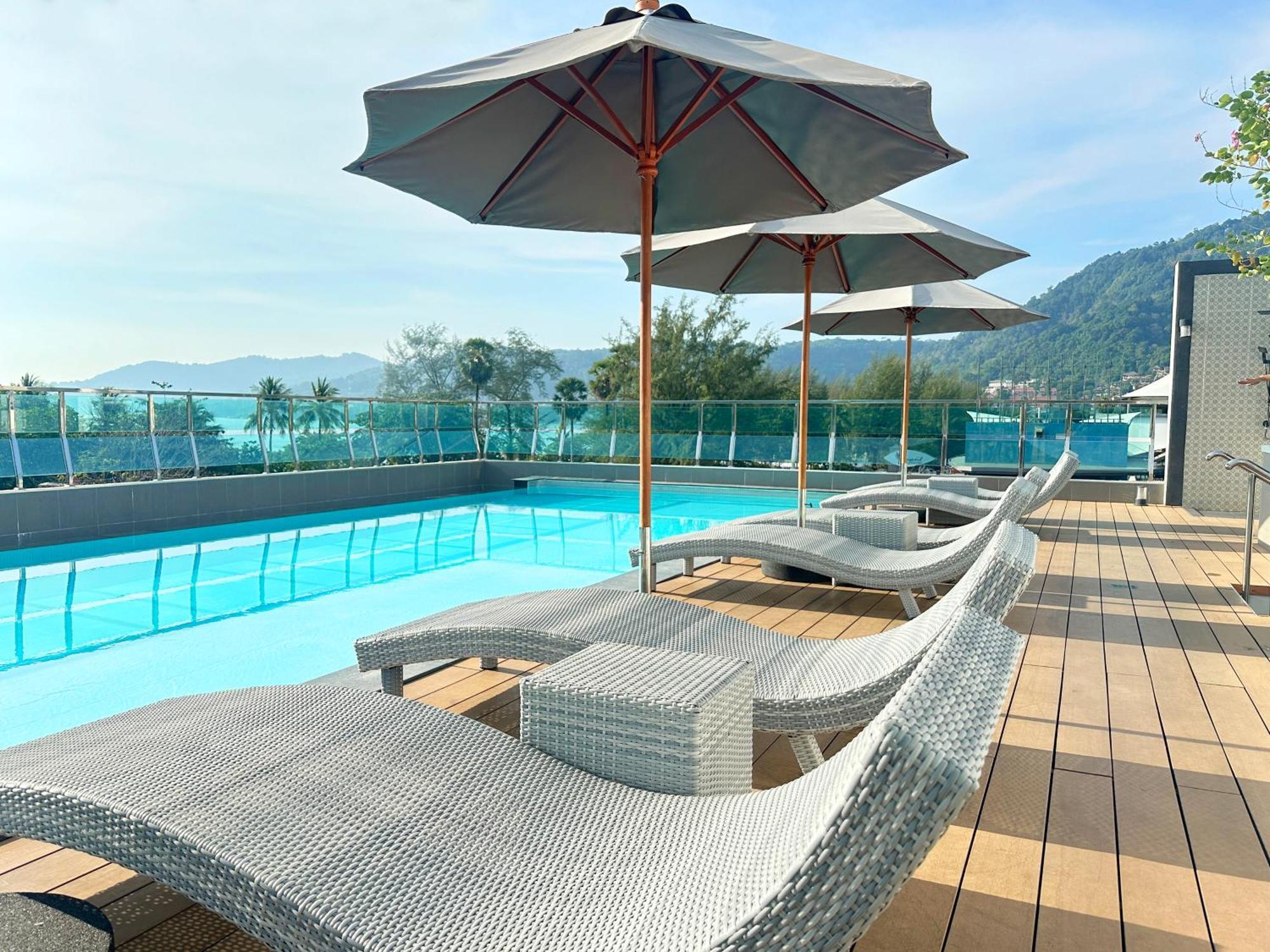 Clarian Hotel Beach Patong Exterior foto